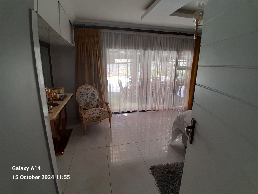 6 Bedroom Property for Sale in Protea Park North West